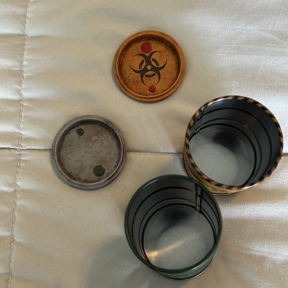 Small tin cans - Picture 2 of 2